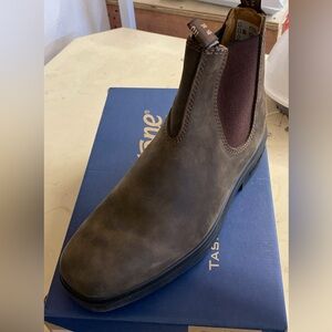 Rustic brown Blundstones